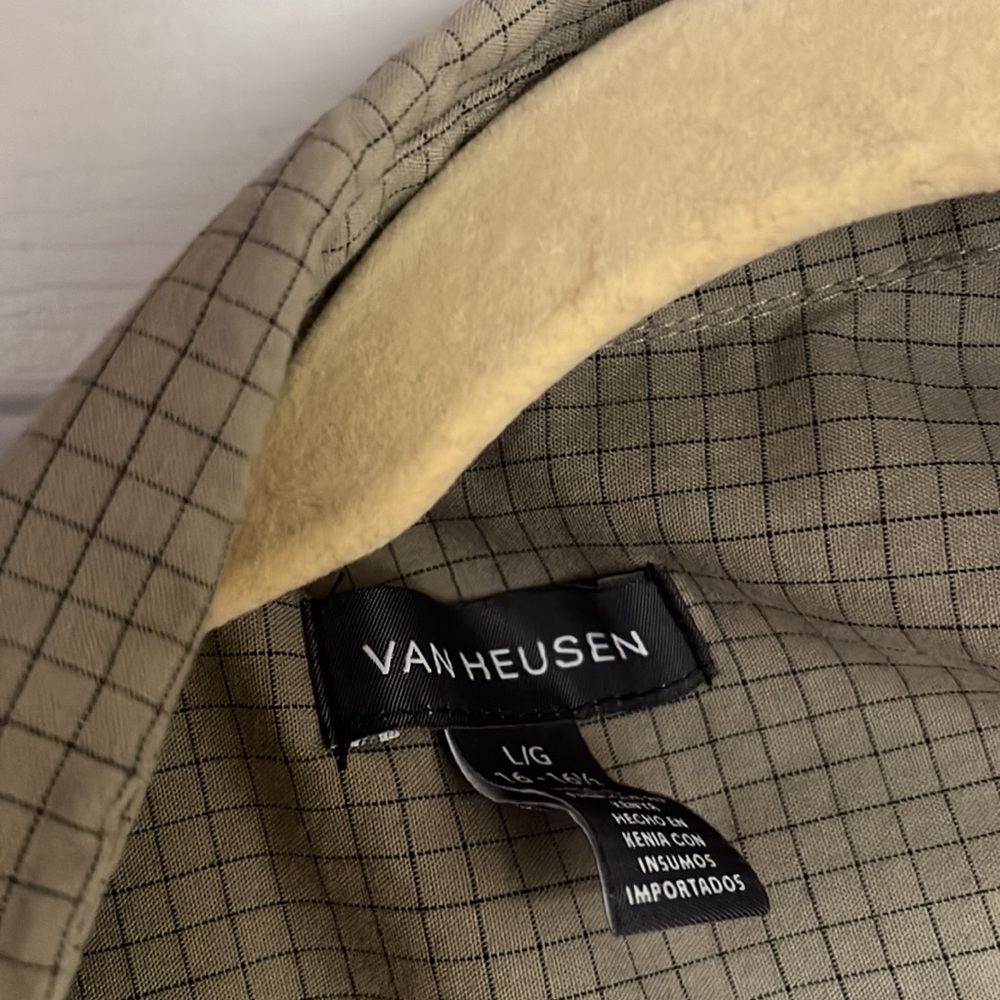 Van Heusen Button Downs - image 4